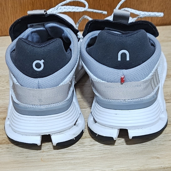 On Running Women's Black and White Sneakers Size 8.5 - Picture 4 of 16